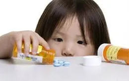 Nguy hiểm trong sử dụng kháng sinh cho trẻ không đúng cách