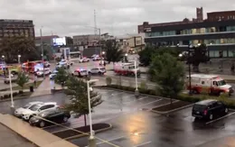 Mỹ: Đâm xe liên hoàn làm 2 trẻ em thiệt mạng, hàng chục người bị thương