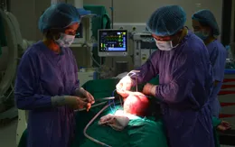 Đi khám họng bất ngờ phát hiện khối u tử cung khổng lồ