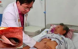 Uống thuốc nuốt luôn...  2 chiếc răng giả vào thực quản