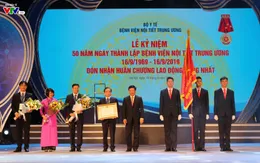 Bệnh viện Nội tiết Trung ương đón nhận Huân chương Lao động hạng Nhất