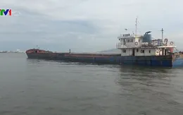 Cảnh sát biển thu giữ hơn 2.500 tấn than cám không rõ nguồn gốc