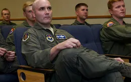 Trung Quốc bắt giữ phi công của Mỹ