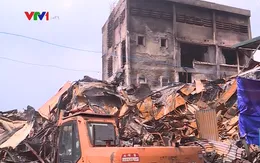 Tẩy độc khu vực cháy của công ty Rạng Đông