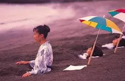 Tắm cát núi lửa phục hồi sức khỏe