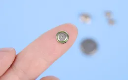 Bé trai 5 tuổi bị thủng màng nhĩ vì... nhét pin vào tai