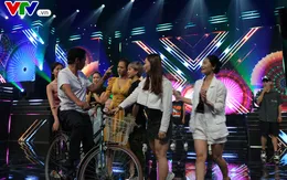 Dàn diễn viên hóa Mị trên sân khấu VTV Awards trước giờ G