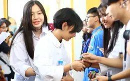 Học sinh THPT Phan Đình Phùng gửi tặng các sĩ tử lời chúc “ngọt như kẹo”