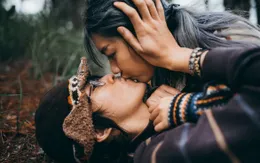 Những khuôn hình cảm xúc của cặp đôi “Chị ơi, anh yêu em”