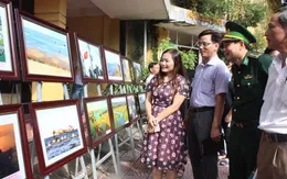 Triển lãm tranh ảnh về biển đảo gây quỹ ủng hộ đồng bào lũ lụt