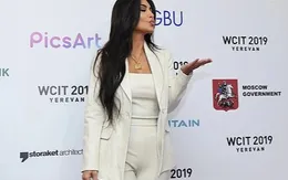 Kim Kardashian mặc kín đáo bất ngờ