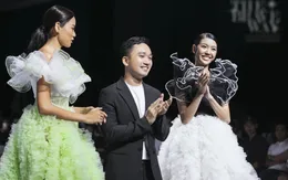 Á hậu Thuý Vân làm vedette show diễn với bộ váy nặng 20kg