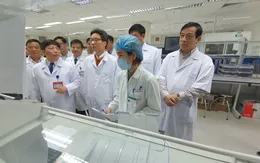 Phó Thủ tướng Chính phủ Vũ Đức Đam kiểm tra công tác phòng chống dịch viêm phổi cấp