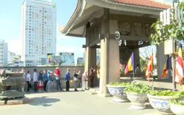 Nét đẹp văn hoá đi lễ chùa của người dân TP.HCM