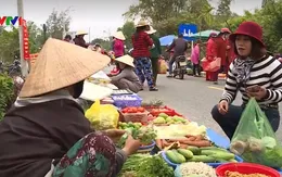 Chợ phiên ngày Tết bên phá Tam Giang