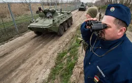 Hungary chặn người di cư bất hợp pháp từ Serbia