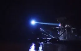 Ngang nhiên khai thác cát trái phép trong đêm tại Sóc Sơn, Hà Nội