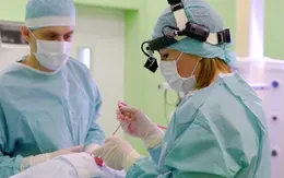Nữ bác sĩ phẫu thuật dễ bị vô sinh