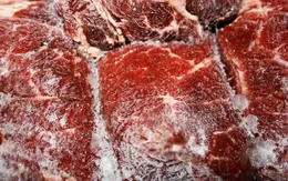 Lại phát hiện virus SARS-CoV-2 trên bao bì thịt bò Brazil