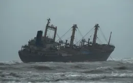 Giải cứu thành công 16 thuyền viên gặp nạn trên biển