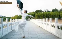 Đại diện Trung Quốc mặc trang phục giống áo dài Việt Nam thi tài năng tại Hoa hậu Trái đất 2020