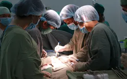 Phẫu thuật thành công cho bệnh nhân 25 năm sống không có hậu môn