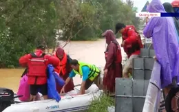 Quảng Bình: Lũ vẫn chưa rút, việc cứu hộ gặp nhiều khó khăn