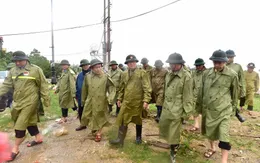 Phó Thủ tướng Trịnh Đình Dũng kiểm tra, chỉ đạo ứng phó mưa lũ tại Quảng Bình