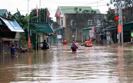 Mưa lũ miền Trung: Đảm bảo nước sạch, vệ sinh môi trường, quản lý chất thải y tế