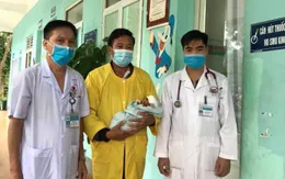 Bé sơ sinh mắc bệnh da vảy cá được xuất viện