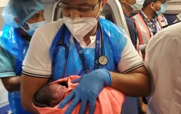 Phi hành đoàn hãng IndiGo đỡ đẻ thành công ca sinh trên máy bay
