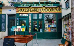 Cửa hàng sách “huyền thoại” ở Paris (Pháp) “thoi thóp” vì COVID-19