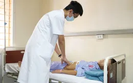 Ăn nhiều tương ớt, bé trai 11 tuổi bị thủng dạ dày?