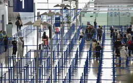 Phát hiện ca mắc COVID-19 ở sân bay, 8.000 người phải xét nghiệm
