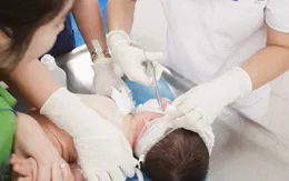 Liên tiếp trẻ nhập viện do bỏng nước sôi
