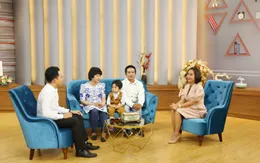 Xúc động câu chuyện vợ khuyết tật đi bán vé số để nuôi chồng nằm một chỗ