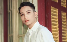 Nam sinh thanh lịch Trần Phú – Hoàn Kiếm mặc áo dài vẽ hình ngôi trường thân yêu