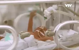 Cứu sống kỳ diệu trẻ sinh non 25 tuần, nặng chỉ 600 gram