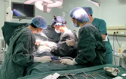 Phẫu thuật thắt ống động mạch thành công cho trẻ sơ sinh non tháng