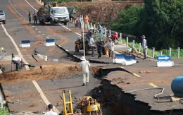 Lên phương án khắc phục đường tránh gần 250 tỷ vừa hoàn thành đã “nát”