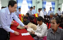 Tiếp tục vận động các tổ chức, nhà hảo tâm ủng hộ bà con vùng lũ