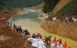 Cơ bản hoàn thành đắp đập và nắn dòng chảy suối Rào Trăng