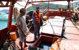 Bắt giữ tàu chở dầu không rõ nguồn gốc trên vùng biển Tây Nam