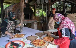 Malaysia: Vượt khó thời dịch COVID-19 nhờ ý tưởng nhà hàng pizza tại gia