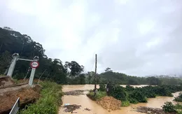 Dùng flycam tìm kiếm 2 nữ du khách bị lũ cuốn khi đi tour trải nghiệm