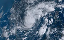 Máy bay săn bão thu thập dữ liệu dự báo bão