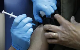 Pháp sẽ tiêm vaccine ngừa COVID-19 từ tuần cuối tháng 12