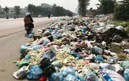 Rác thải tràn lan trên đại lộ nghìn tỷ đồng ở Hà Nội