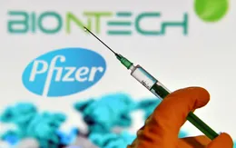 Pfizer và BioNTech tìm cách tăng nguồn cung vaccine để đáp ứng nhu cầu