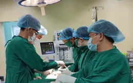 2 tiếng phẫu thuật cắt bỏ nang ống mật chủ cho bé trai 3 tuổi